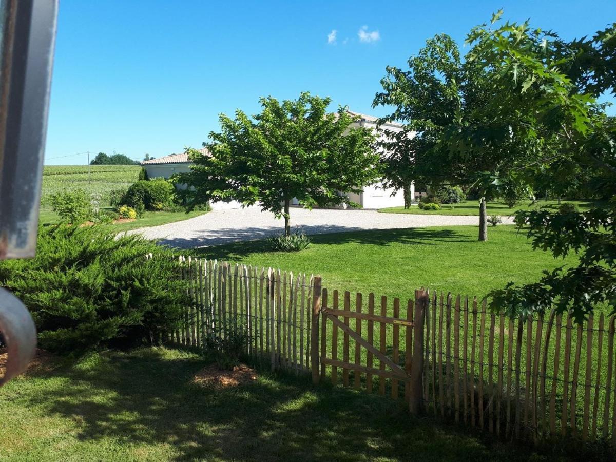 La Roulotte De Glorit Villa Bourg-sur-Gironde Buitenkant foto